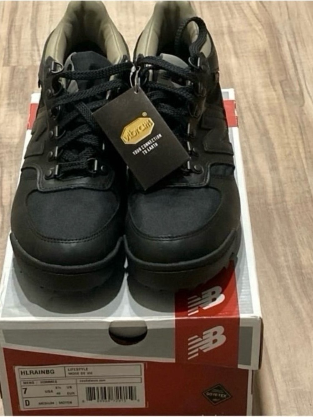 New Balance Men’s Black Outdoor Hiking Shoes VIBRAM GORETEX Size 7 NWT